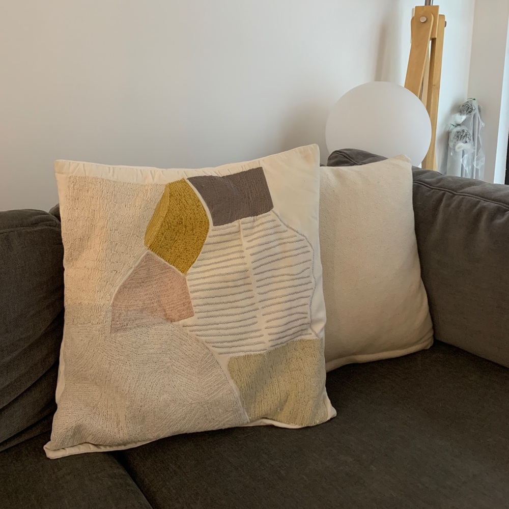 *Discounted* Shapes Pillow Cover w Insert 20x20